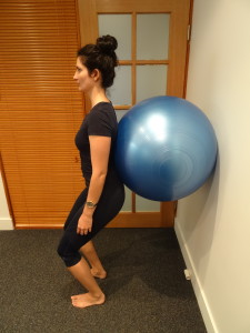 wall squat with fitball